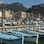 Les Barques, Vue Splendide Sur Le Port De 카시스