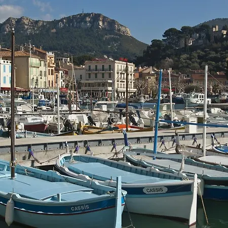 Les Barques, Vue Splendide Sur Le Port De Cassis