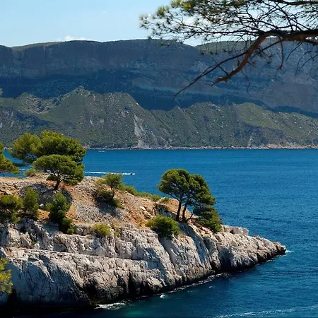 Les Barques, Vue Splendide Sur Le Port De * Cassis