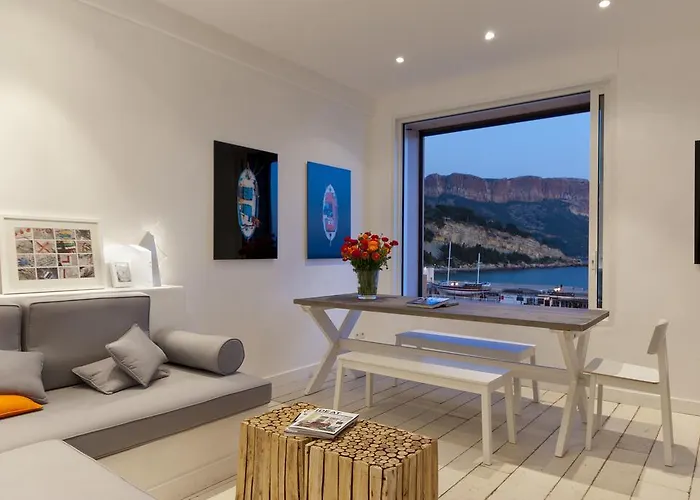 Les Barques, Vue Splendide Sur Le Port De *