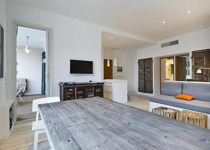 Les Barques, Vue Splendide Sur Le Port De