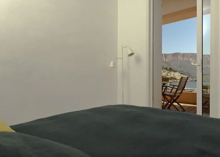 Les Barques, Vue Splendide Sur Le Port De