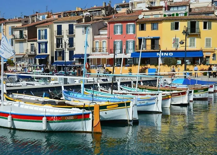 Les Barques, Vue Splendide Sur Le Port De *