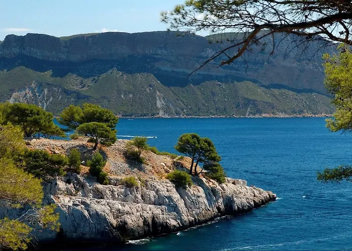 Les Barques, Vue Splendide Sur Le Port De * Cassis